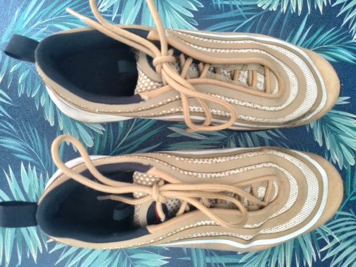 Chaussures baskets Nike Air Max doré et blanc pointure 41 - photo numéro 3