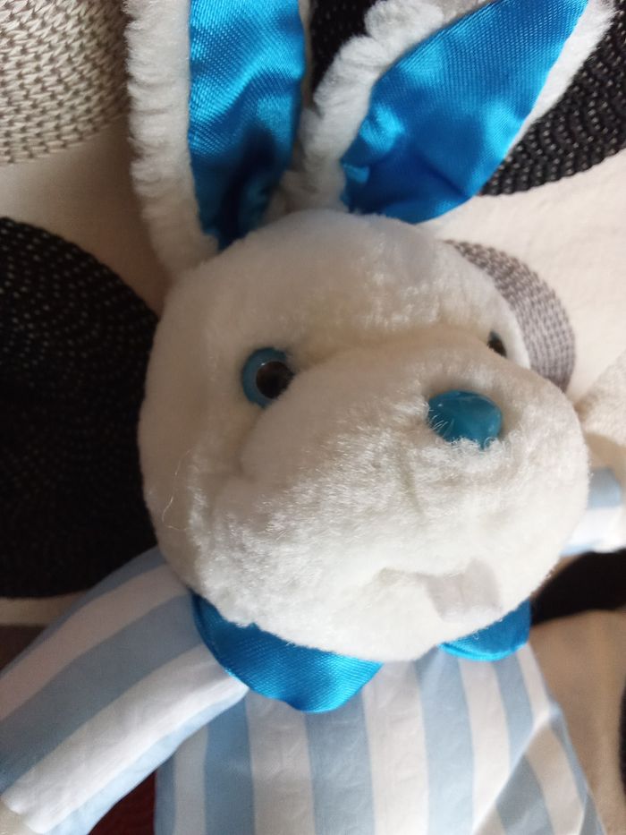 Doudou Pampers  peluche Lapin 25 cm +/-  blanc et bleu bicolore vintage Pampers ancien  vers 1991 rayures   très joli - photo numéro 7