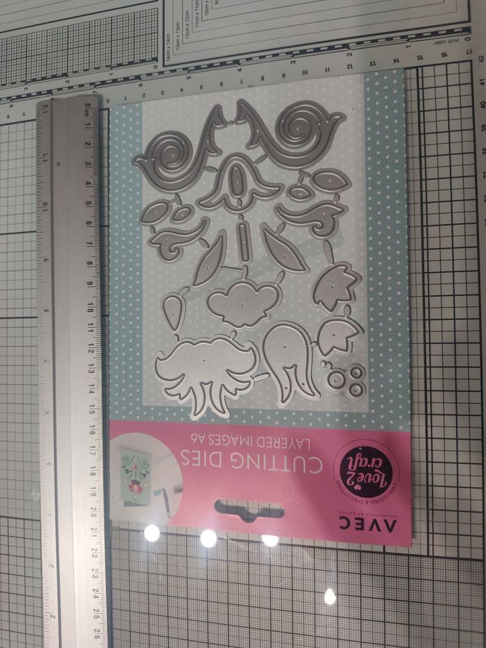 Lot de dies matrice de découpe scrapbooking love 2 craft fleurs