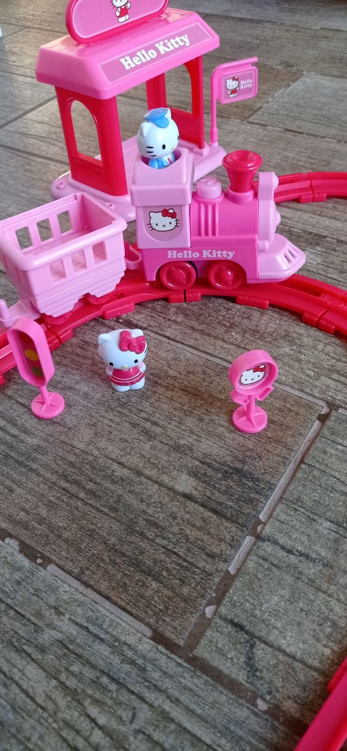 Jouet 1er âge, train Hello Kitty, Sanrio, BEG - photo numéro 3