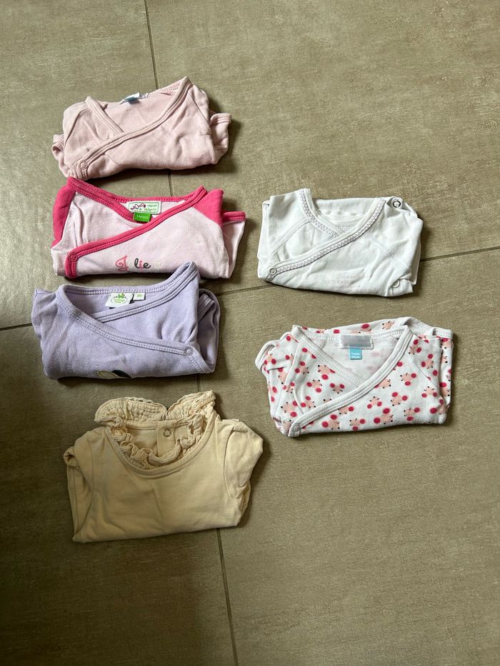 Lot vêtements 1mois - photo numéro 2