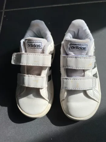 Baskets Adidas taille 24