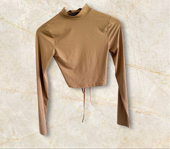Top court col roulé manches longues dos ouvert lacet marron clair outfitbook taille 34 XS - photo numéro 2