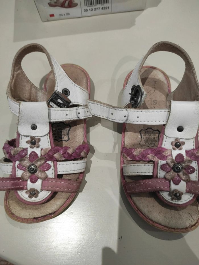 Sandales rose et blanc. Tresses et Fleurs Gémo 25 - photo numéro 4