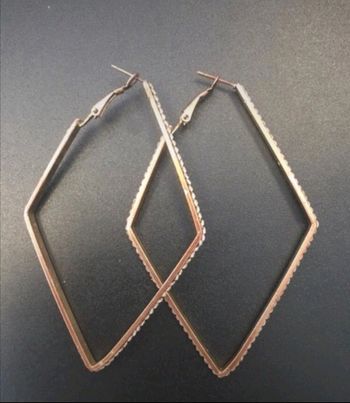 Grandes boucles d'oreilles dorées en losange