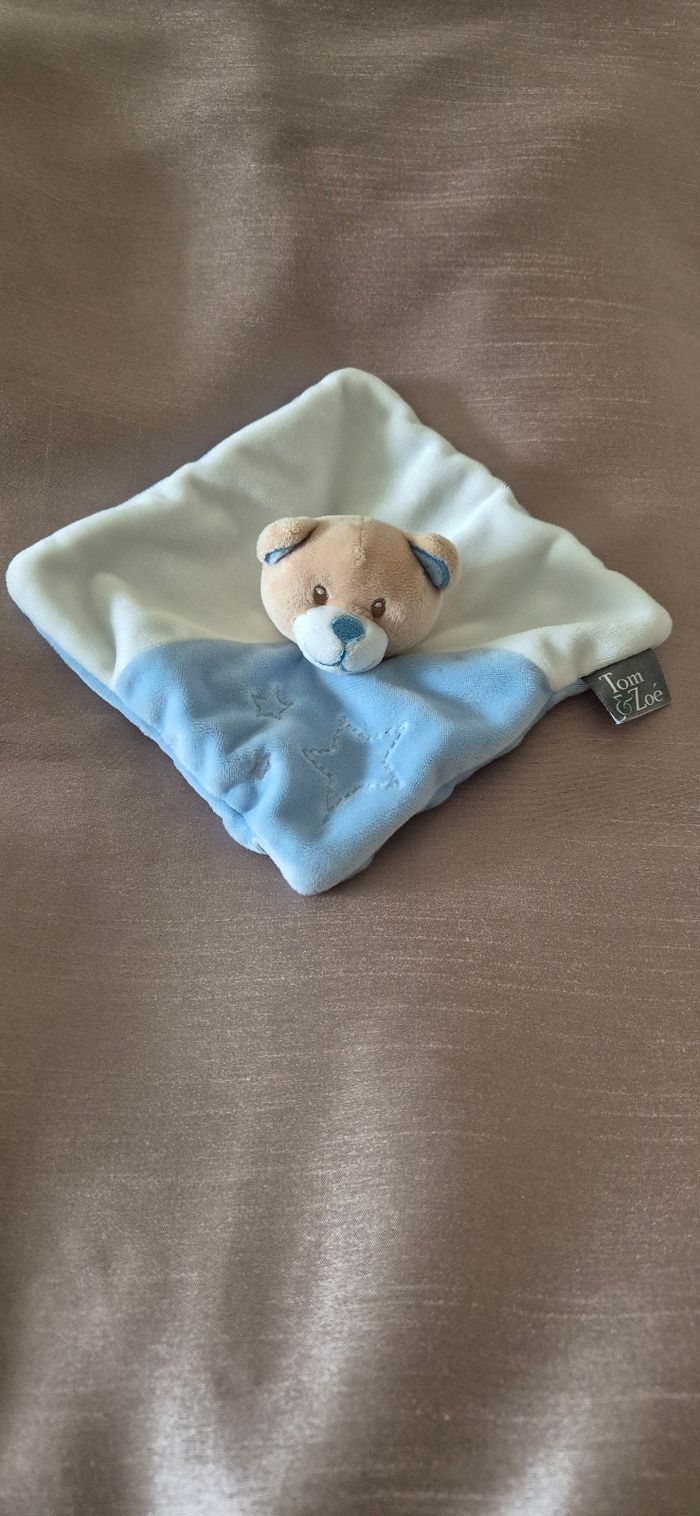 Doudou ourson Plat Carré Bleu Beige Étoiles