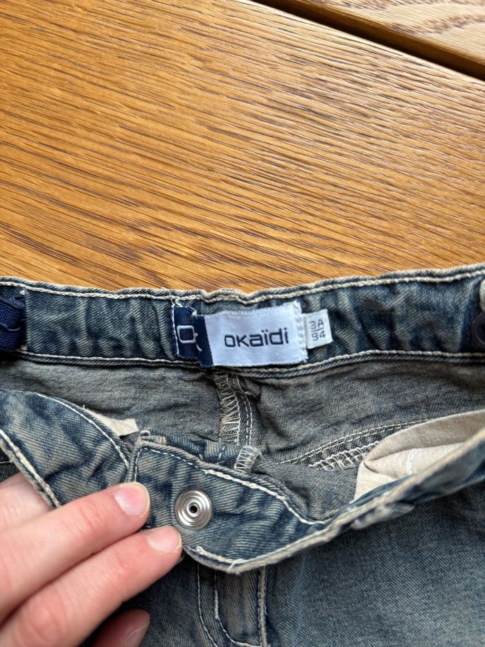 Pantacourt / Bermuda Jeans garçon – Okaïdi 👖 Taille : 3 ans Couleur : gris Très bon état - photo numéro 3