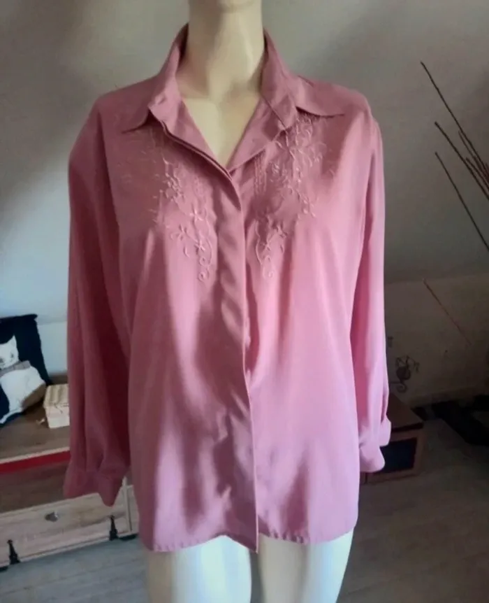 Jolie chemisier manches longues/broderie taille 50 - photo numéro 2