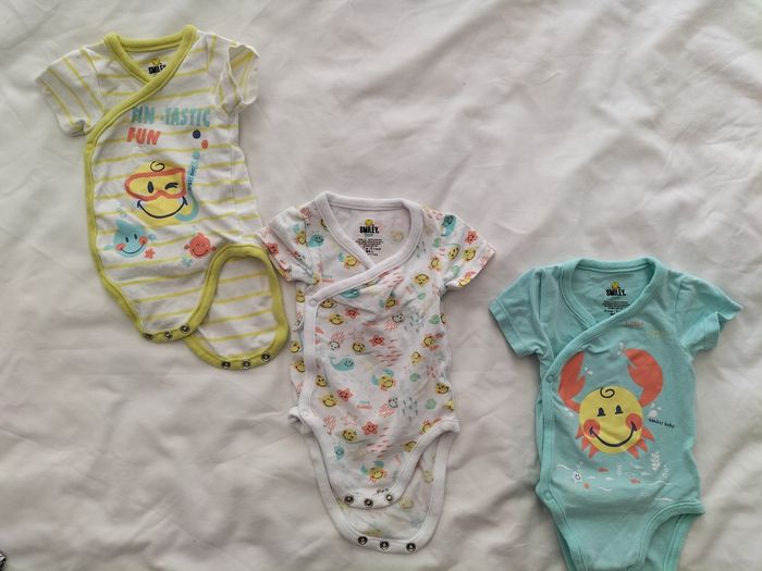 Lot de 3 bodies taille 1 mois