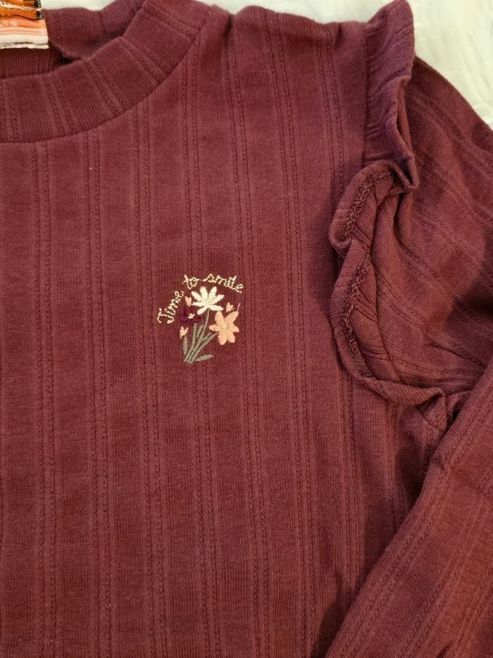 Neuf (non porté)⚘️🏷⚘️😍🤩 teeshirt côtelé ml 10 ans fille ⚘️⚘️🤩😍 - photo numéro 3