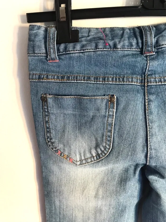 Jeans 8 ans à broderies étoilées - photo numéro 9