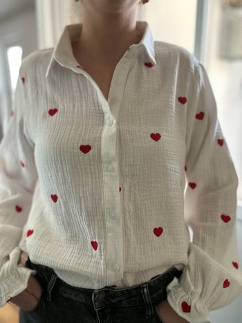 Chemise en gaze de coton cœurs rouge - In April 1986