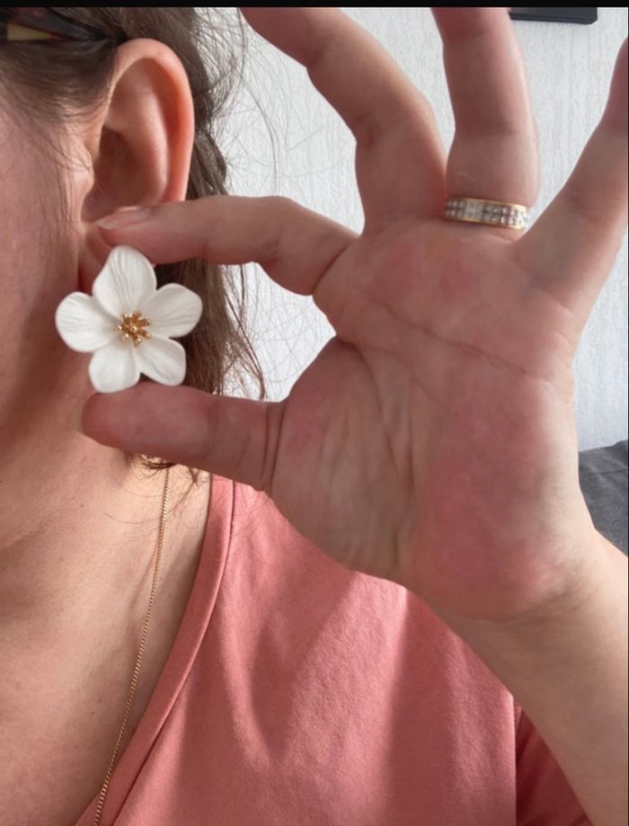 Boucles d’oreilles NEUVES pour femme, en forme de fleurs. - photo numéro 2