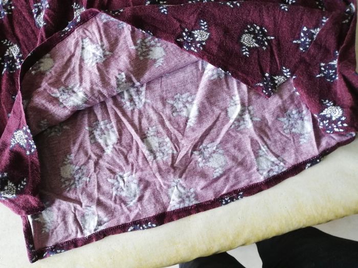 Top manches longues Promod bordeaux à motifs t. 38/40? - photo numéro 4