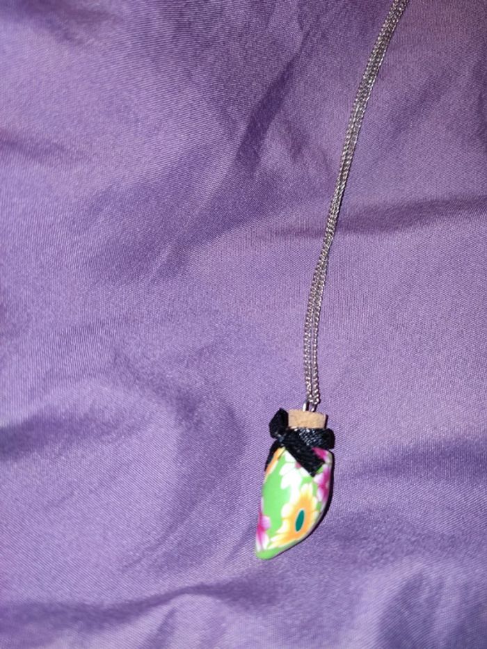 Collier avec pendentif fiole 🌸 - photo numéro 4