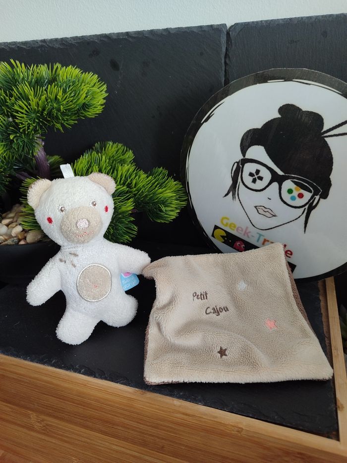 doudou ours mouchoir cajou beige marron étoiles rond rouge Sucre D'orge DD001338