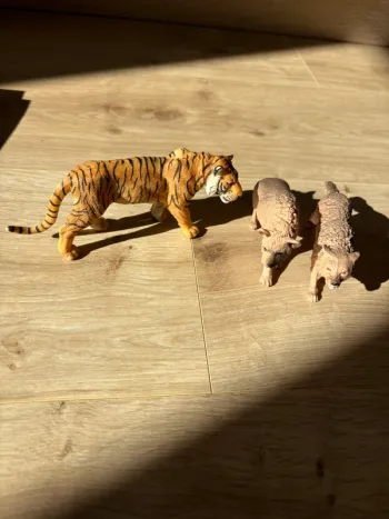 Animaux tigre et loups