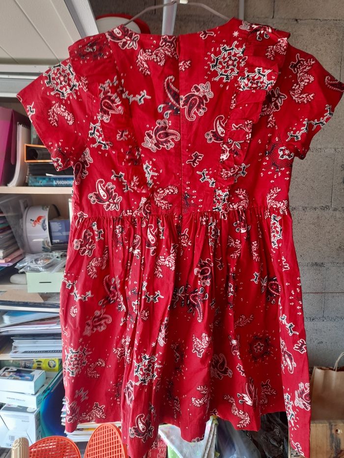 Très jolie robe de chez petit bateau en 8ans - photo numéro 3