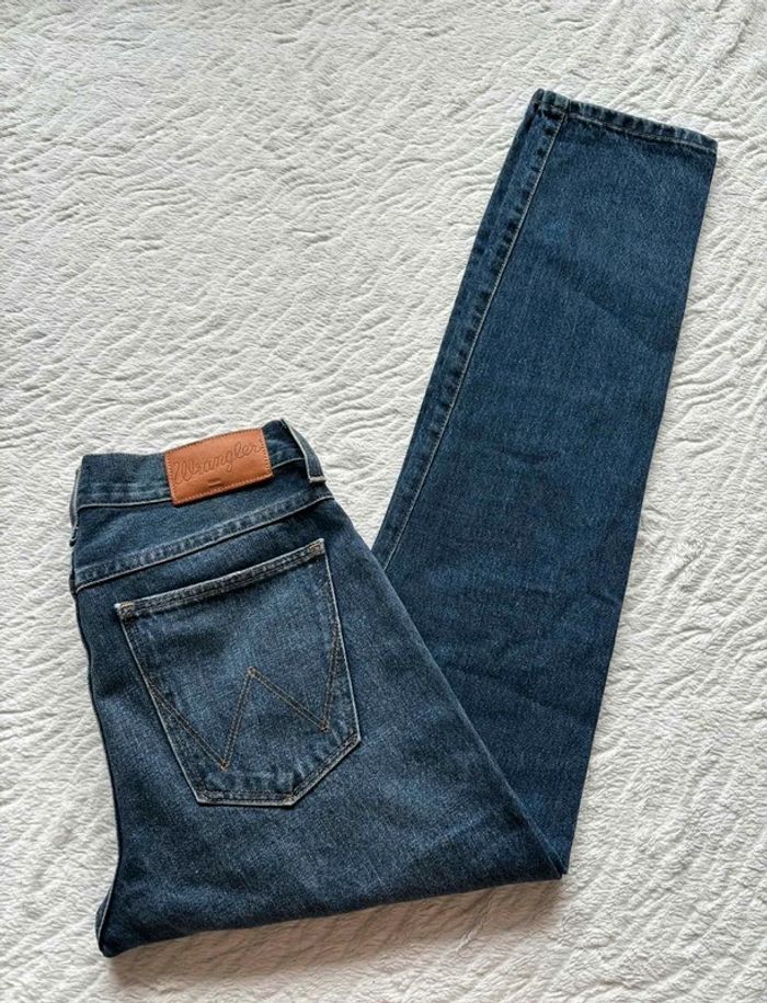 Jean Wrangler Larston bleu foncé délavé coupe slim tapered homme taille W28 38 M L32