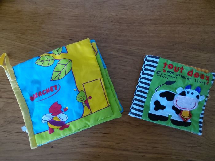 Lot de 2 livres en tissu  pour bébé