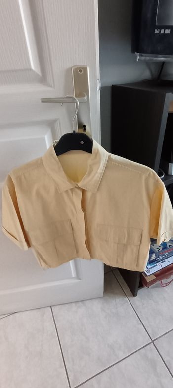 Vends chemise jaune neuve jamais portée