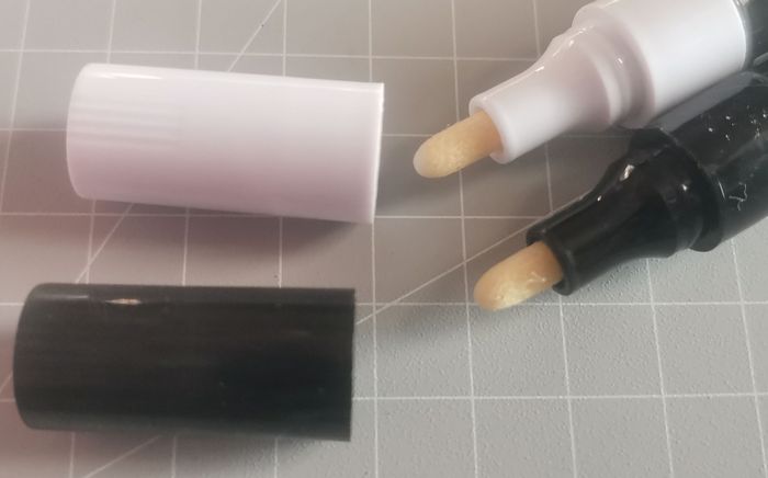 Lot de 2 feutres NEUFS peinture acrylique 3 mm (moyen) TOOLI-ART - 1x noir et 1x blanc - photo numéro 5