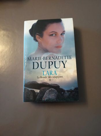 Livre Lara la ronde des soupçons