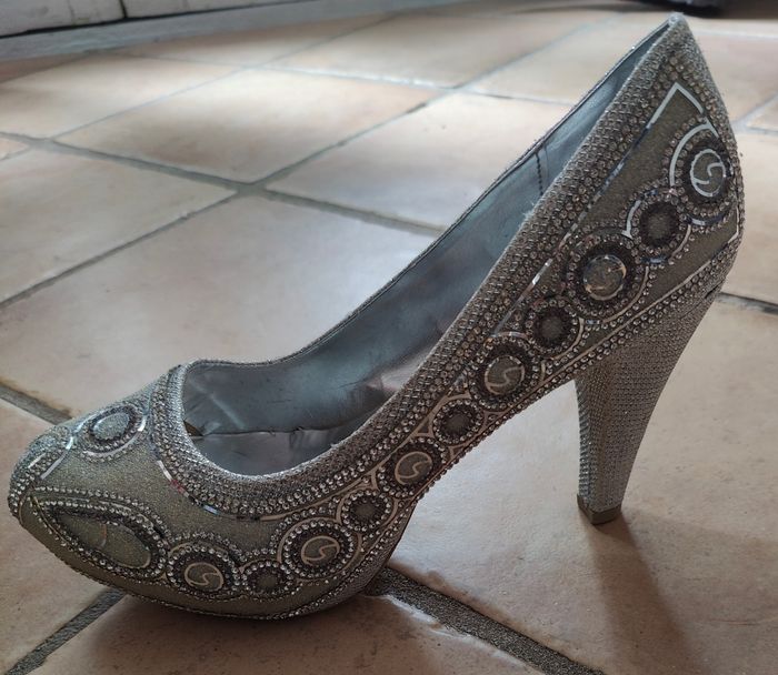 Escarpins argentés avec strass en très bon état - taille 39 - photo numéro 6