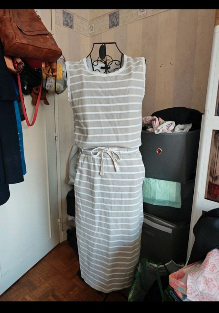 Robe longue sans manches