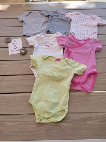 Lot 6 bodies taille 3 mois