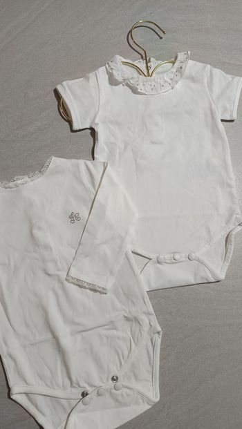 Lot de 2 bodies 9 mois bebe fille tartine et chocolat dentelle blancs neufs