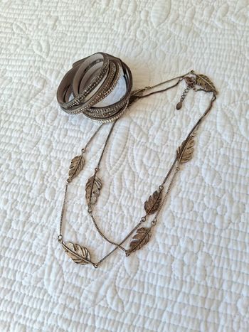 Ensemble lot bijoux bracelet strass noir et collier gris argenté