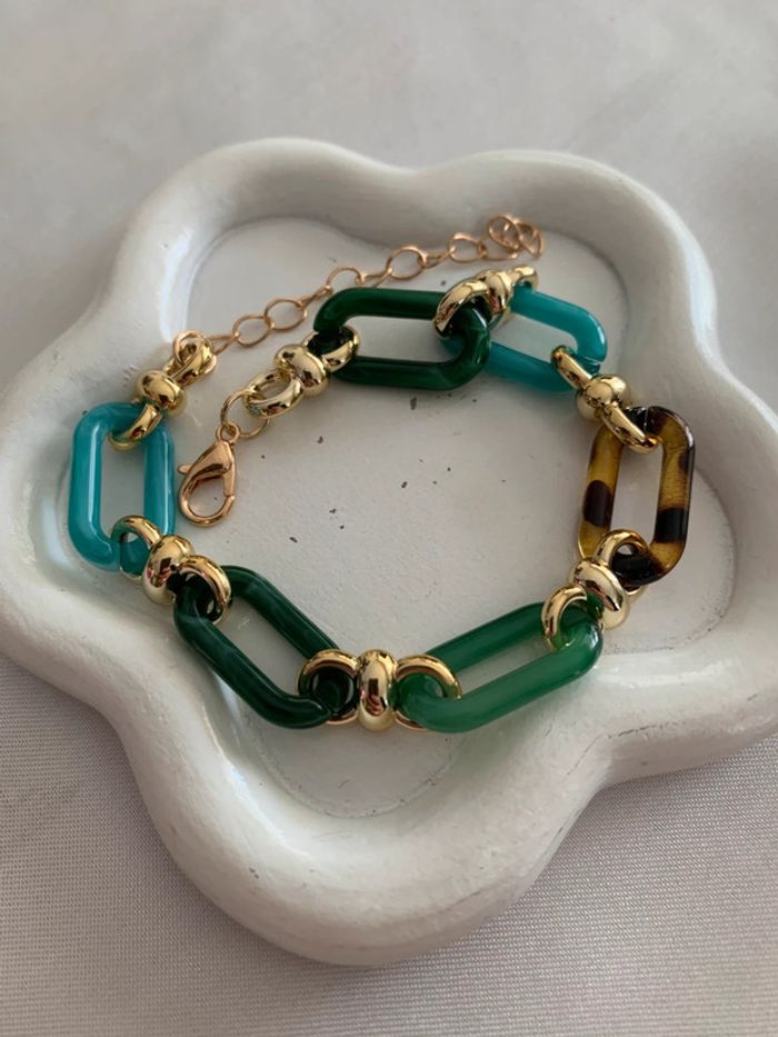 Bracelet chaîne dorée et maillons multicolores - photo numéro 4