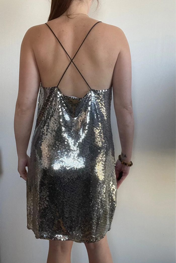 Magnifique robe sexy décolleté à sequins argenté dos croisé Mango - photo numéro 3