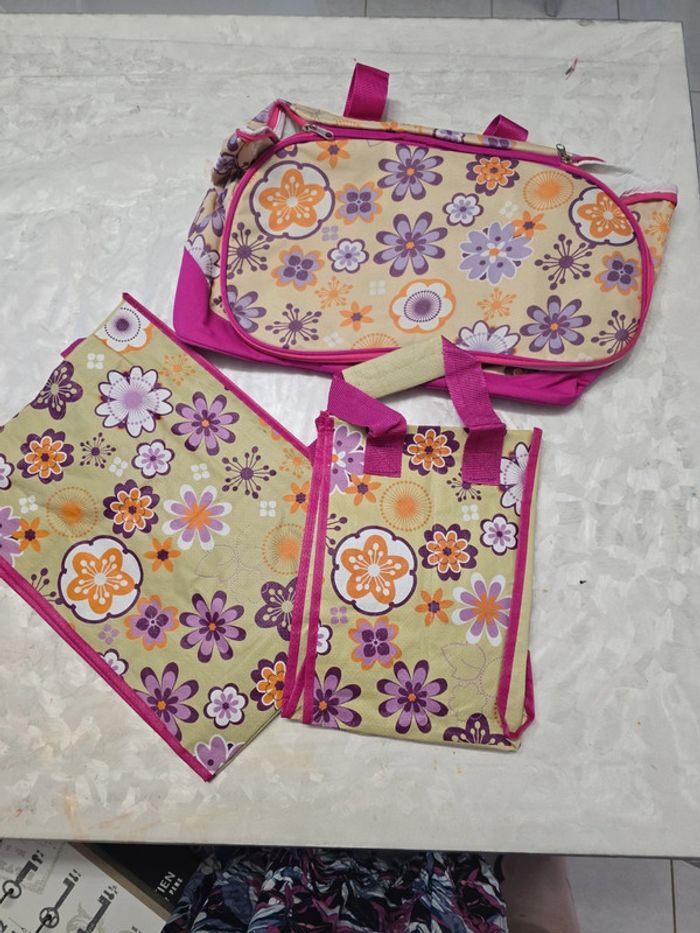 Sac glacière et 2 sacs