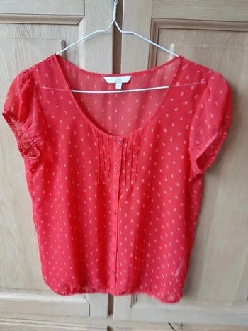 Blouse rouge avec transparence