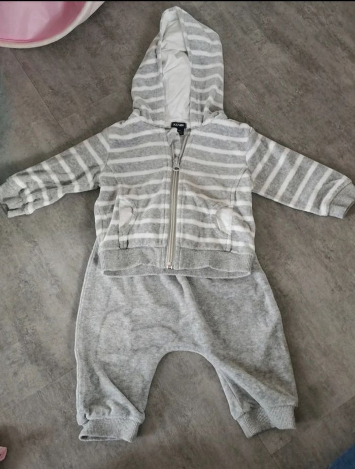 Ensemble Jogging bébé 6 mois comme neuf