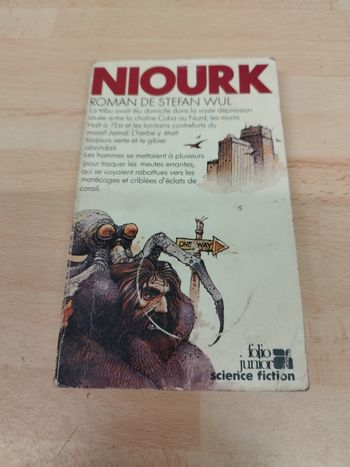 Niourk. Roman de Stefan Wul. Illustrations de Victor de la Fuente