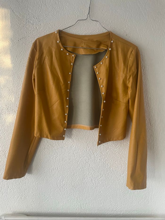 Veste courte similicuir avec perles