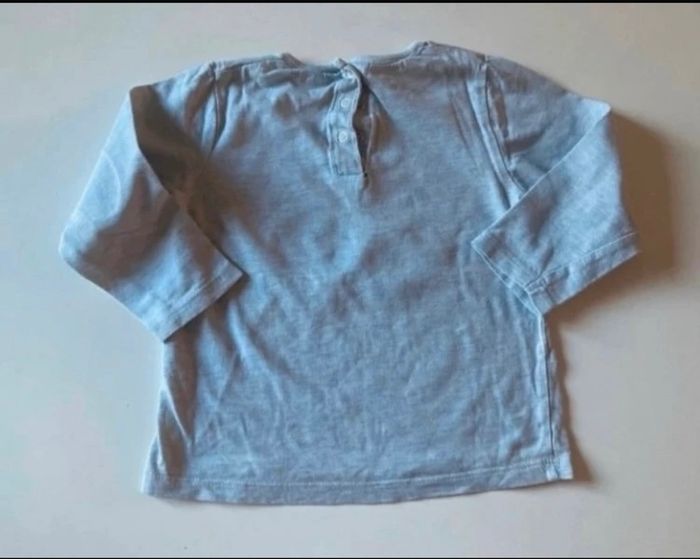 T-shirt / Sous pull manches longues TRÈS BON ÉTAT pour garçon taille 24 mois couleurs gris et noir - photo numéro 5