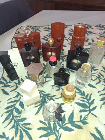 Bouteilles vides Yves saint Laurent