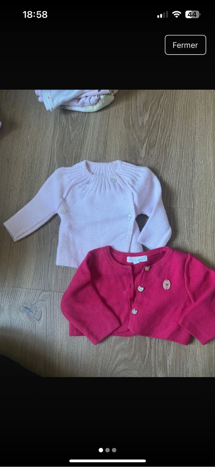 Lot 2 gilets 1mois