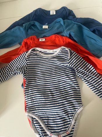 Lot 4 body manches longues 12 mois 