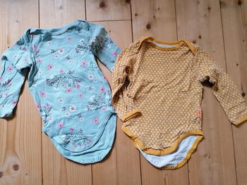 Lot de 2 bodies ML 9mois