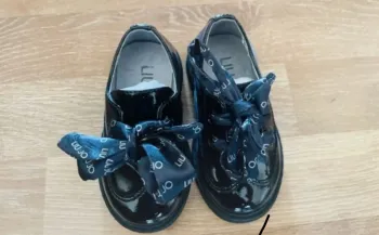 Chaussures habillées vernies noires bébé