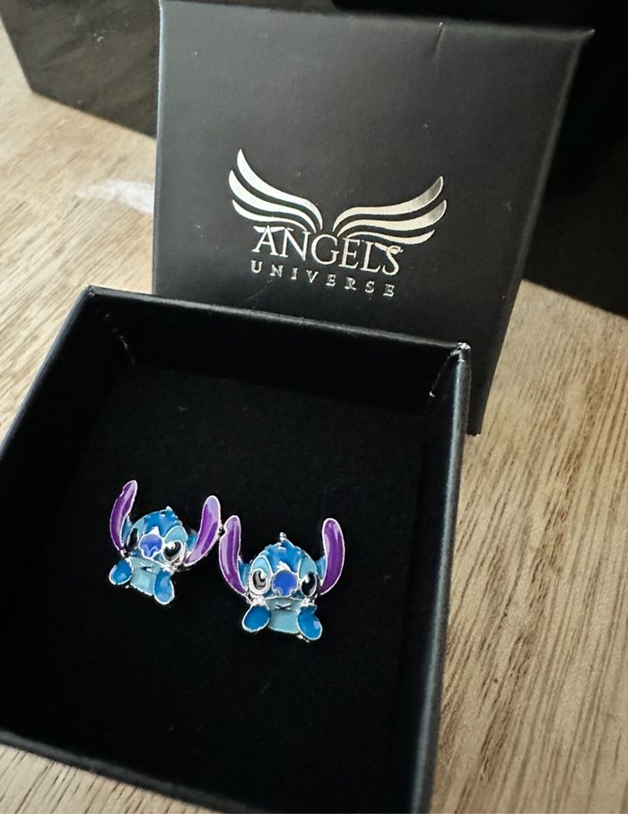 Boucle d’oreille stitch