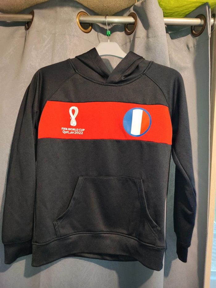 Sweat à capuche Quatar taille 10/12 ans