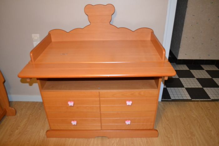 Meubles pour chambre bébé : lit armoire commode fait par un ébéniste - photo numéro 7