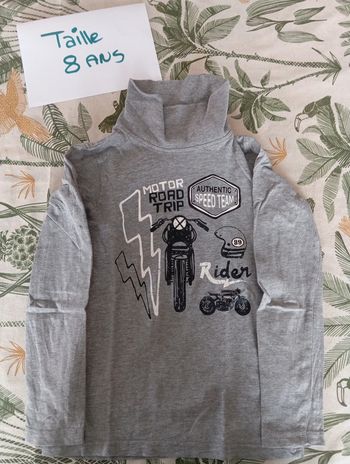 Pull col roulé taille 8 ans