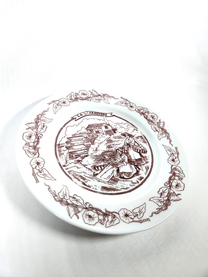 Assiette Décorative Vintage "La Lavandière" - Y. Rocher - 18 cm - photo numéro 4